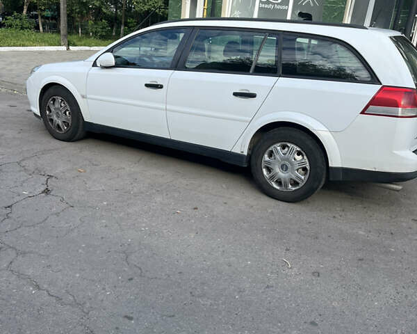 Белый Опель Вектра, объемом двигателя 1.91 л и пробегом 305 тыс. км за 5200 $, фото 4 на Automoto.ua