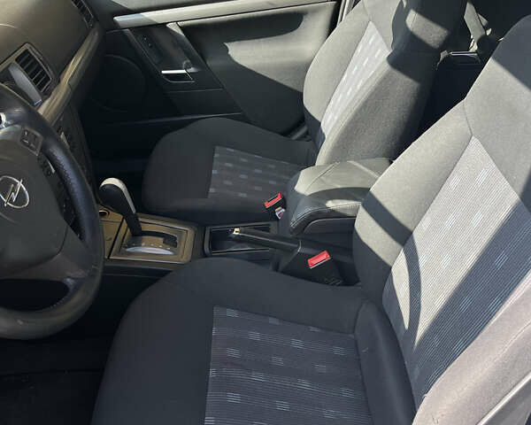 Белый Опель Вектра, объемом двигателя 1.91 л и пробегом 305 тыс. км за 5200 $, фото 1 на Automoto.ua