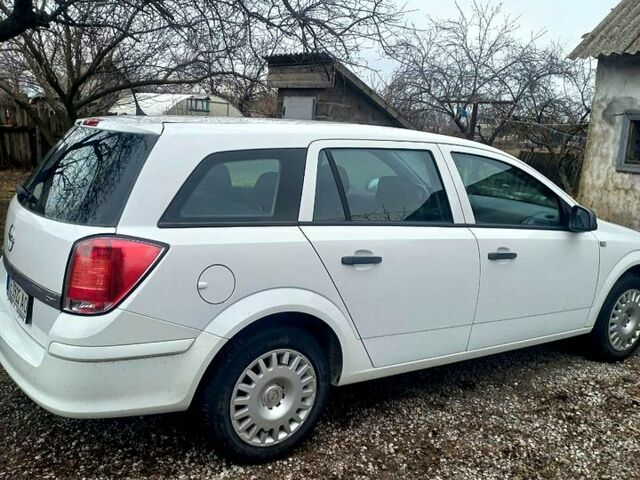 Белый Опель Вектра, объемом двигателя 1.2 л и пробегом 23300 тыс. км за 6000 $, фото 1 на Automoto.ua