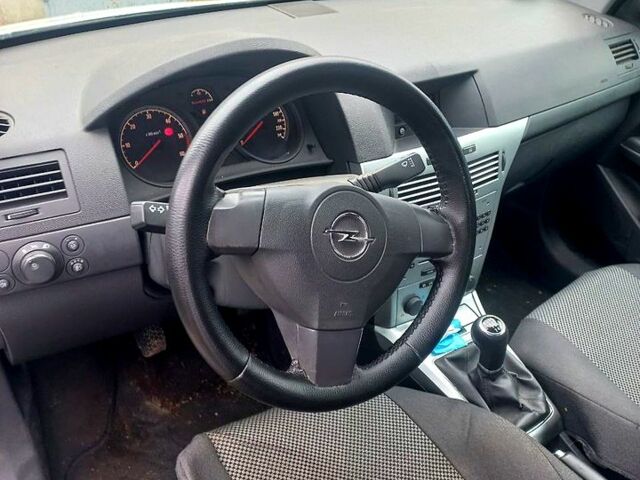 Белый Опель Вектра, объемом двигателя 1.2 л и пробегом 23300 тыс. км за 6000 $, фото 9 на Automoto.ua