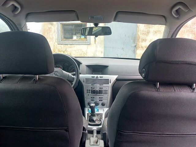 Белый Опель Вектра, объемом двигателя 1.2 л и пробегом 23300 тыс. км за 6000 $, фото 5 на Automoto.ua