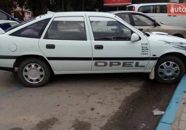 Белый Опель Вектра, объемом двигателя 1.6 л и пробегом 200 тыс. км за 2100 $, фото 2 на Automoto.ua