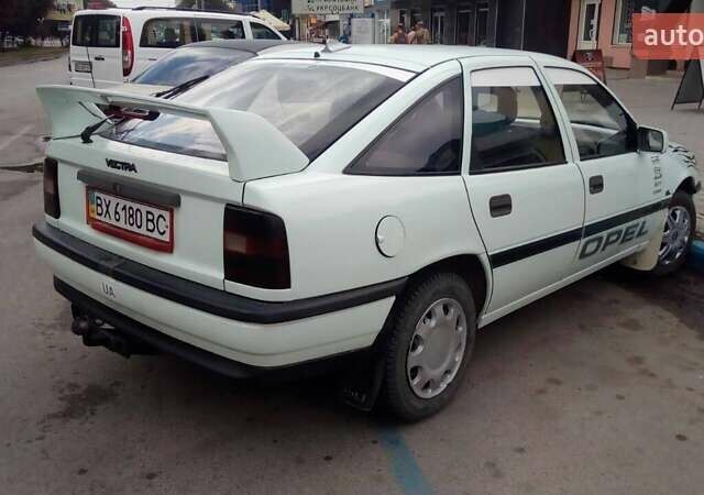 Белый Опель Вектра, объемом двигателя 1.6 л и пробегом 200 тыс. км за 2100 $, фото 1 на Automoto.ua
