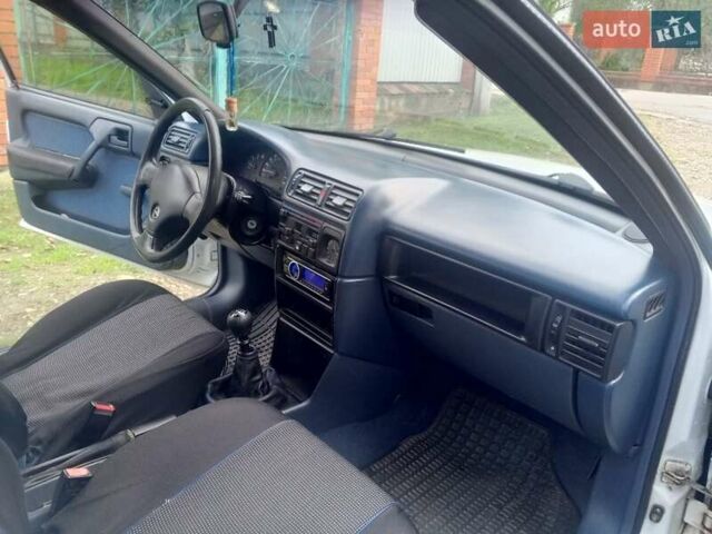 Белый Опель Вектра, объемом двигателя 2 л и пробегом 216 тыс. км за 1690 $, фото 22 на Automoto.ua