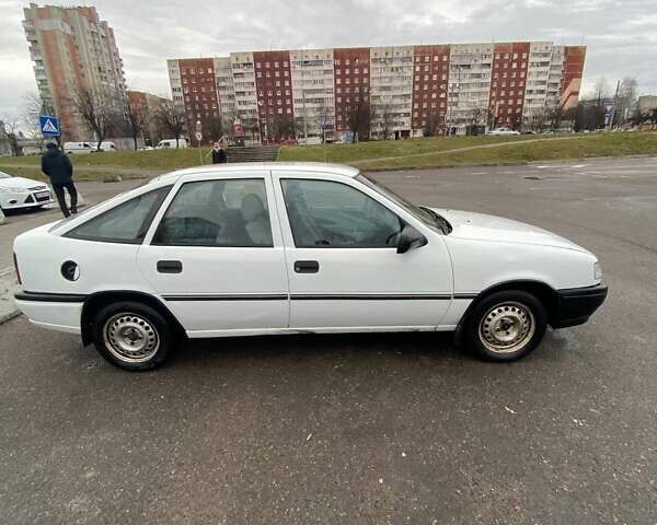 Белый Опель Вектра, объемом двигателя 2 л и пробегом 249 тыс. км за 1300 $, фото 4 на Automoto.ua
