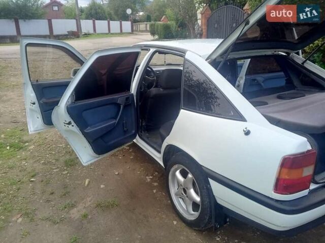 Белый Опель Вектра, объемом двигателя 2 л и пробегом 216 тыс. км за 1690 $, фото 16 на Automoto.ua