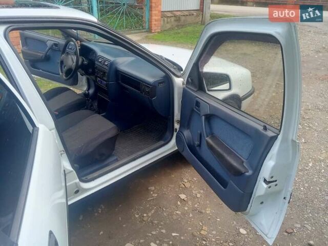 Белый Опель Вектра, объемом двигателя 2 л и пробегом 216 тыс. км за 1690 $, фото 21 на Automoto.ua