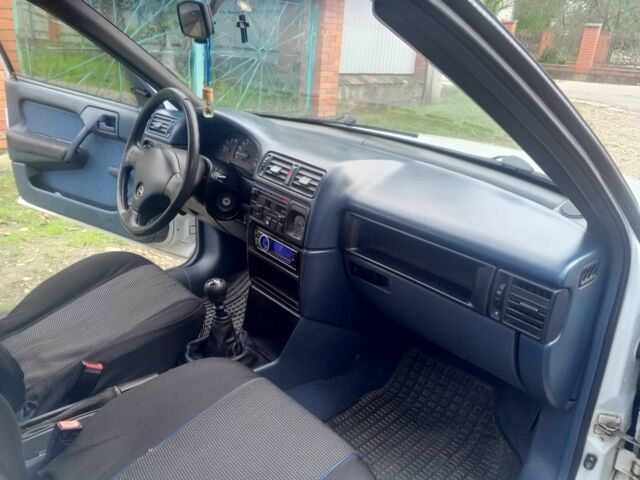 Белый Опель Вектра, объемом двигателя 2 л и пробегом 216 тыс. км за 1690 $, фото 11 на Automoto.ua