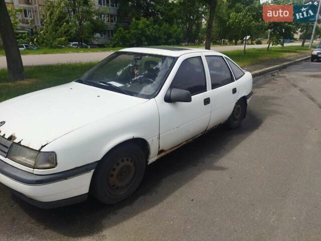 Белый Опель Вектра, объемом двигателя 0 л и пробегом 400 тыс. км за 500 $, фото 1 на Automoto.ua