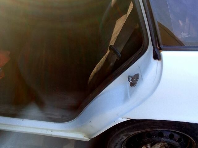 Білий Опель Вектра, об'ємом двигуна 1.8 л та пробігом 77 тис. км за 2000 $, фото 3 на Automoto.ua