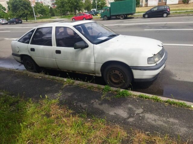 Белый Опель Вектра, объемом двигателя 2 л и пробегом 1 тыс. км за 400 $, фото 2 на Automoto.ua