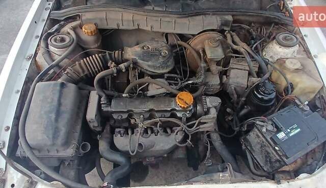 Білий Опель Вектра, об'ємом двигуна 1.6 л та пробігом 290 тис. км за 2500 $, фото 15 на Automoto.ua