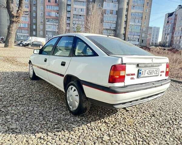 Белый Опель Вектра, объемом двигателя 1.6 л и пробегом 170 тыс. км за 1400 $, фото 5 на Automoto.ua