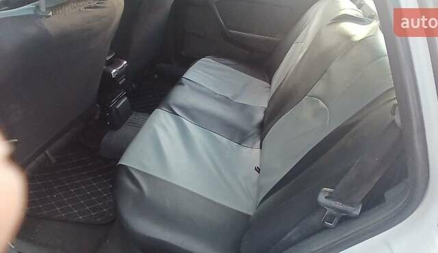 Білий Опель Вектра, об'ємом двигуна 1.6 л та пробігом 290 тис. км за 2500 $, фото 11 на Automoto.ua