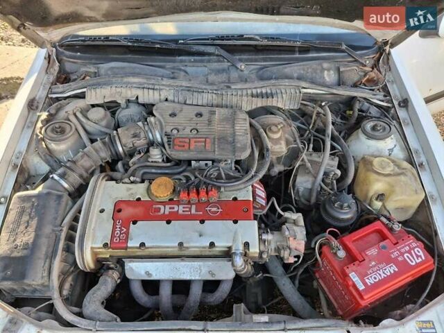 Белый Опель Вектра, объемом двигателя 2 л и пробегом 207 тыс. км за 1550 $, фото 2 на Automoto.ua