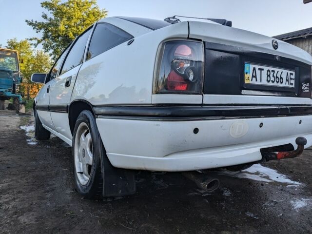 Белый Опель Вектра, объемом двигателя 2 л и пробегом 207 тыс. км за 1600 $, фото 1 на Automoto.ua