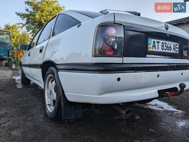 Белый Опель Вектра, объемом двигателя 2 л и пробегом 207 тыс. км за 1550 $, фото 1 на Automoto.ua