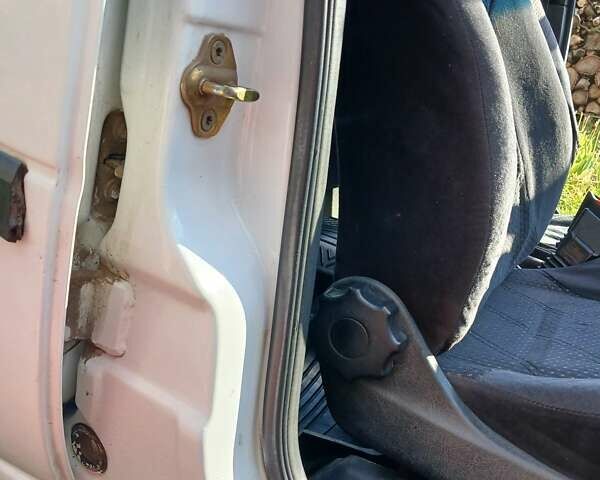 Белый Опель Вектра, объемом двигателя 1.8 л и пробегом 370 тыс. км за 2500 $, фото 16 на Automoto.ua