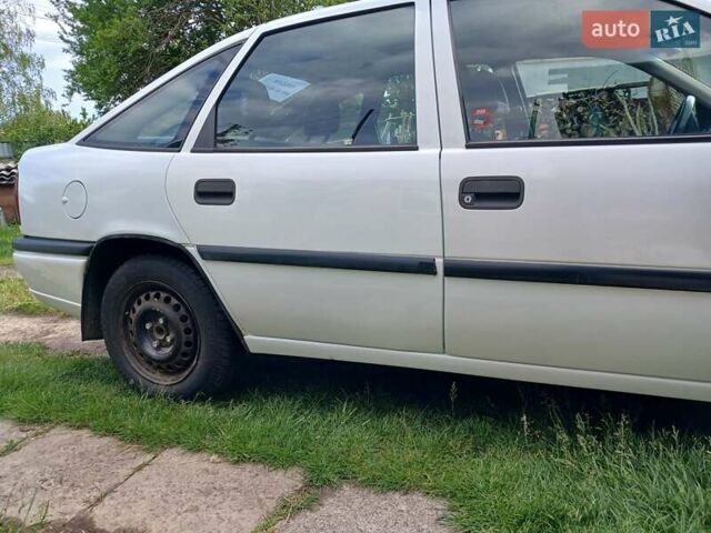 Белый Опель Вектра, объемом двигателя 1.8 л и пробегом 370 тыс. км за 2500 $, фото 5 на Automoto.ua