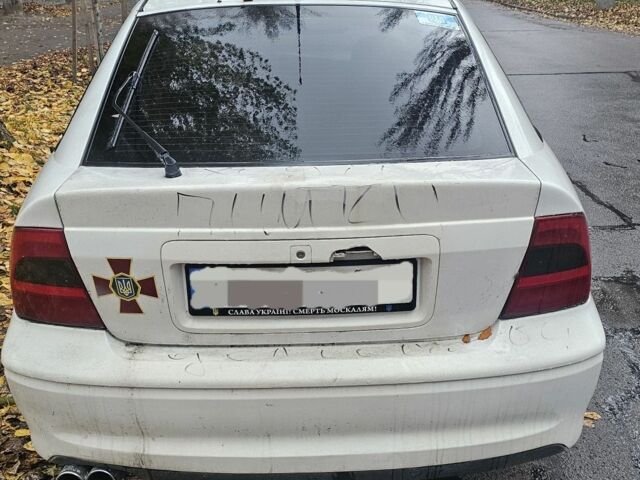 Белый Опель Вектра, объемом двигателя 0 л и пробегом 234 тыс. км за 714 $, фото 2 на Automoto.ua