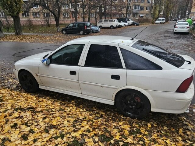 Белый Опель Вектра, объемом двигателя 0 л и пробегом 234 тыс. км за 714 $, фото 3 на Automoto.ua