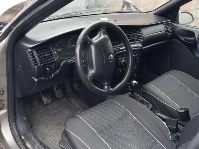 Бежевый Опель Вектра, объемом двигателя 2 л и пробегом 500 тыс. км за 1900 $, фото 3 на Automoto.ua