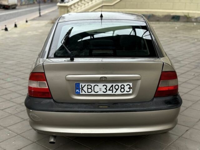 Бежевый Опель Вектра, объемом двигателя 1.6 л и пробегом 300 тыс. км за 900 $, фото 4 на Automoto.ua