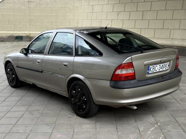 Бежевый Опель Вектра, объемом двигателя 0 л и пробегом 300 тыс. км за 1000 $, фото 3 на Automoto.ua