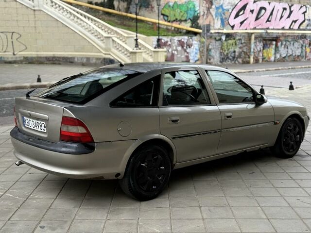 Бежевый Опель Вектра, объемом двигателя 0 л и пробегом 300 тыс. км за 1000 $, фото 5 на Automoto.ua