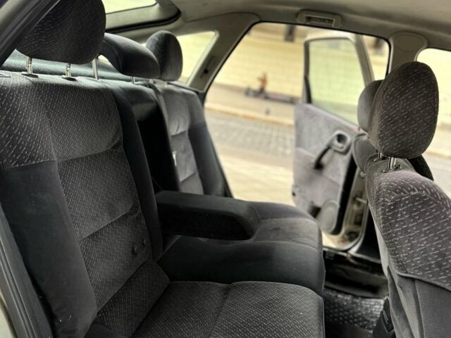 Бежевый Опель Вектра, объемом двигателя 0 л и пробегом 300 тыс. км за 1000 $, фото 9 на Automoto.ua