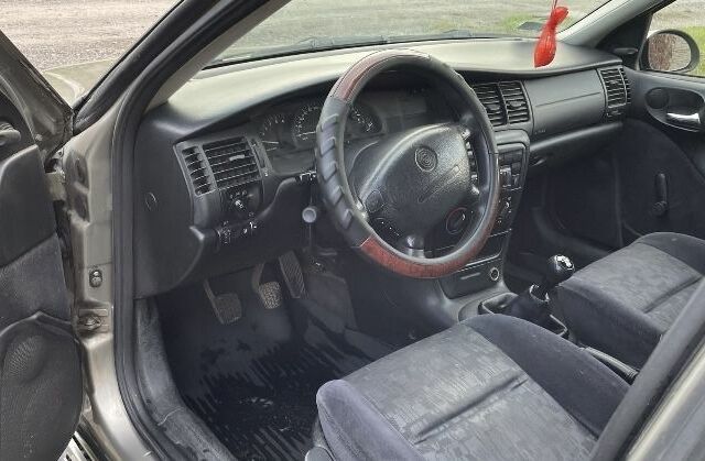 Бежевий Опель Вектра, об'ємом двигуна 2 л та пробігом 3 тис. км за 1700 $, фото 6 на Automoto.ua