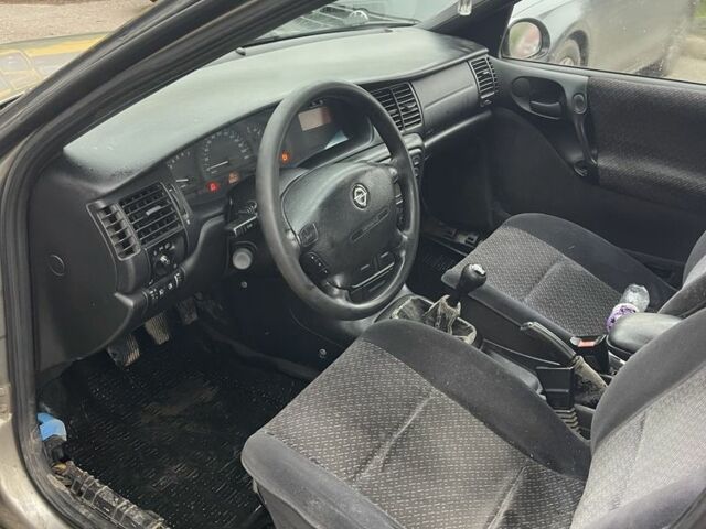 Бежевий Опель Вектра, об'ємом двигуна 0 л та пробігом 200 тис. км за 650 $, фото 2 на Automoto.ua