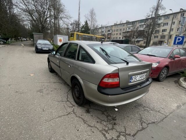 Бежевий Опель Вектра, об'ємом двигуна 0 л та пробігом 200 тис. км за 650 $, фото 4 на Automoto.ua