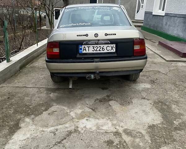 Бежевий Опель Вектра, об'ємом двигуна 2 л та пробігом 70 тис. км за 1400 $, фото 5 на Automoto.ua