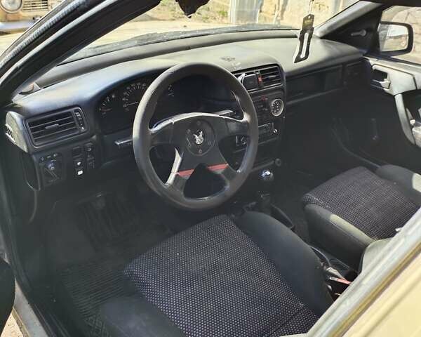 Бежевый Опель Вектра, объемом двигателя 1.8 л и пробегом 300 тыс. км за 1100 $, фото 3 на Automoto.ua