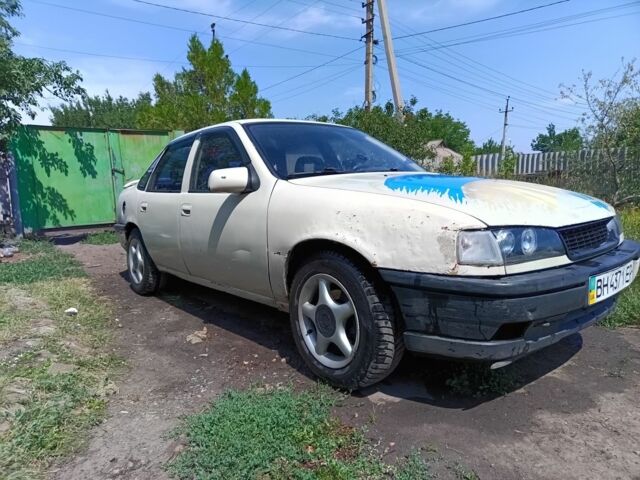 Бежевый Опель Вектра, объемом двигателя 2 л и пробегом 261 тыс. км за 1000 $, фото 1 на Automoto.ua