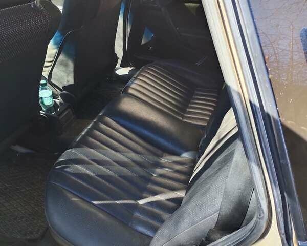 Бежевый Опель Вектра, объемом двигателя 1.8 л и пробегом 300 тыс. км за 1100 $, фото 1 на Automoto.ua