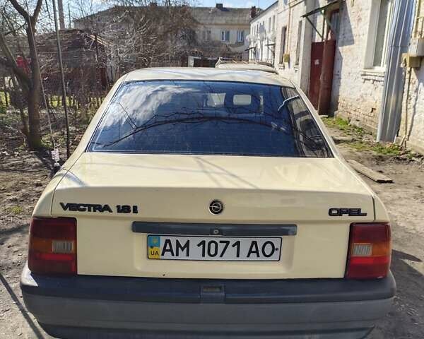 Бежевый Опель Вектра, объемом двигателя 1.8 л и пробегом 300 тыс. км за 1100 $, фото 4 на Automoto.ua