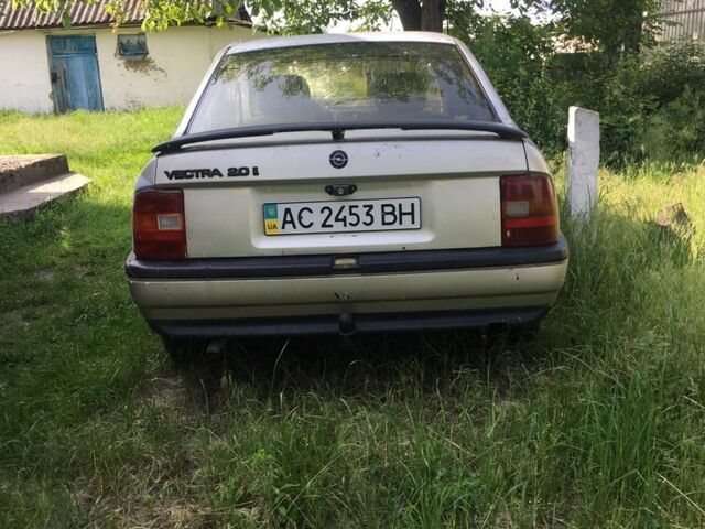 Бежевый Опель Вектра, объемом двигателя 2 л и пробегом 300 тыс. км за 1100 $, фото 5 на Automoto.ua