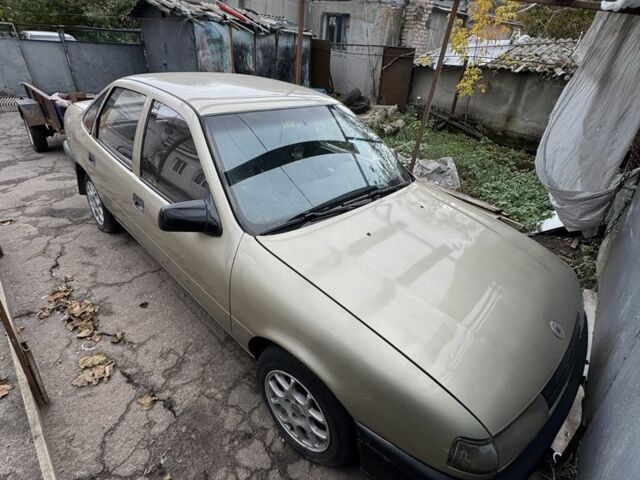 Бежевий Опель Вектра, об'ємом двигуна 2 л та пробігом 300 тис. км за 1200 $, фото 7 на Automoto.ua