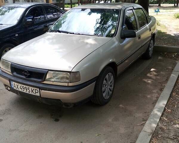 Бежевий Опель Вектра, об'ємом двигуна 1.6 л та пробігом 500 тис. км за 1000 $, фото 1 на Automoto.ua