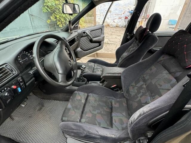 Бежевий Опель Вектра, об'ємом двигуна 2 л та пробігом 300 тис. км за 1200 $, фото 5 на Automoto.ua