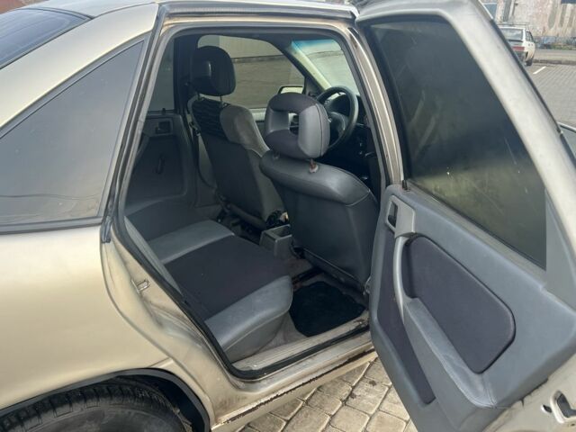 Бежевий Опель Вектра, об'ємом двигуна 1.6 л та пробігом 329 тис. км за 1599 $, фото 18 на Automoto.ua