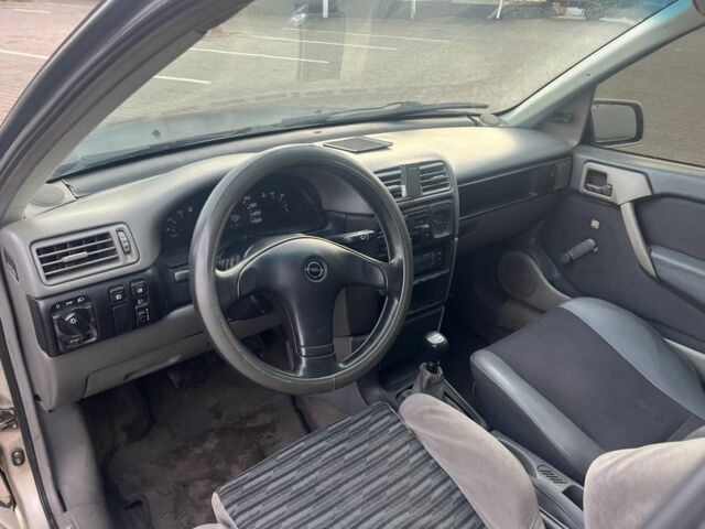 Бежевий Опель Вектра, об'ємом двигуна 1.6 л та пробігом 329 тис. км за 1599 $, фото 13 на Automoto.ua