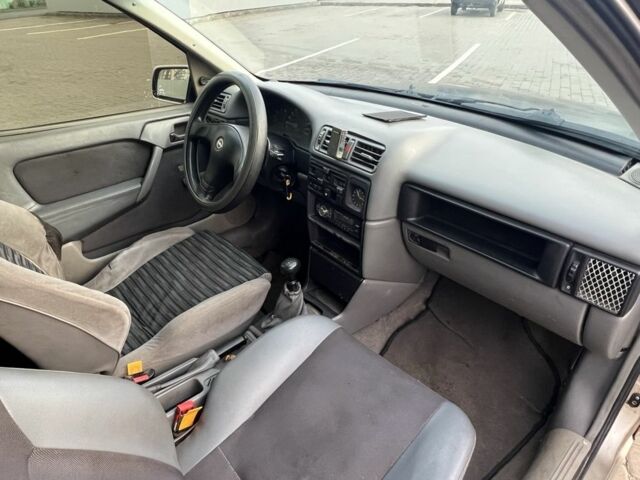 Бежевий Опель Вектра, об'ємом двигуна 1.6 л та пробігом 329 тис. км за 1599 $, фото 17 на Automoto.ua