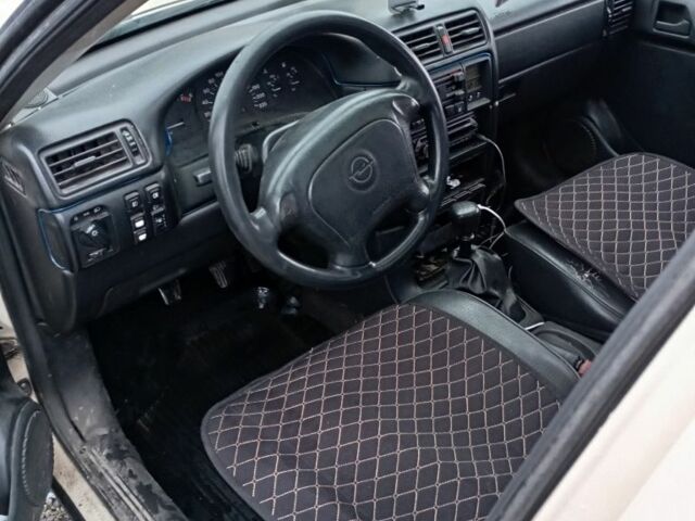 Опель Вектра 1994 в Галиче на Automoto.ua Бежевый Опель Вектра, объемом двигателя 1.7 л и пробегом 440 тыс. км за 1150 $, фото 7 на Automoto.ua