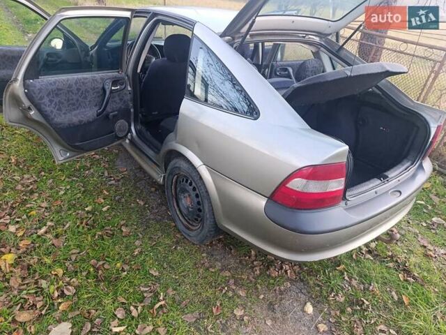 Бежевый Опель Вектра, объемом двигателя 1.8 л и пробегом 280 тыс. км за 1350 $, фото 26 на Automoto.ua