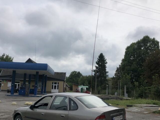 Бежевий Опель Вектра, об'ємом двигуна 1.6 л та пробігом 400 тис. км за 1750 $, фото 2 на Automoto.ua