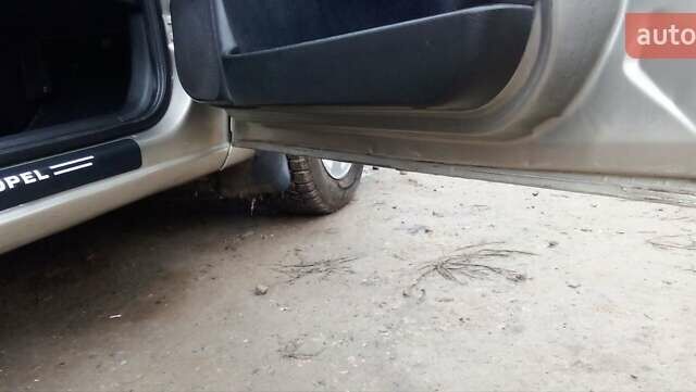 Бежевий Опель Вектра, об'ємом двигуна 1.8 л та пробігом 280 тис. км за 3000 $, фото 9 на Automoto.ua