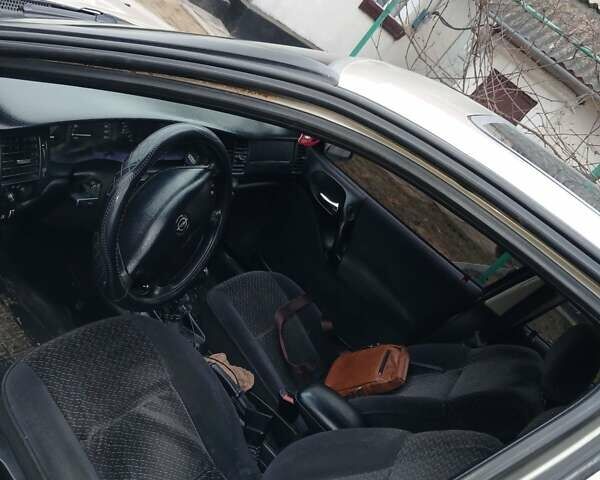Бежевый Опель Вектра, объемом двигателя 1.8 л и пробегом 340 тыс. км за 2700 $, фото 4 на Automoto.ua